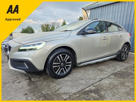 2017 Volvo V40 CROSS * ONLY 49K MILES * D2 2.0 DIESEL * €16,995 thumbnail
