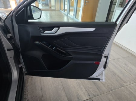 2019 Ford Focus - thumbnail 5