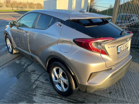 2018 Toyota C-HR 1.8 HYBRID AUTO VERY LOW KMS €19,450 thumbnail