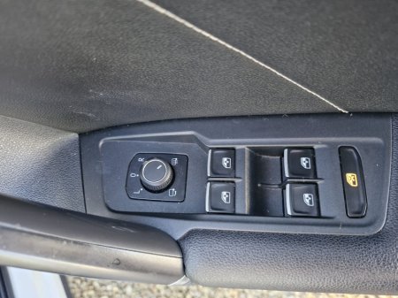 2018 Volkswagen Tiguan - thumbnail 19