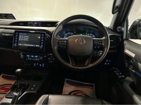 2022 Toyota Hilux INVINCIBLE X D-4D 4WD INVINCIBLE DCB €42,500 thumbnail