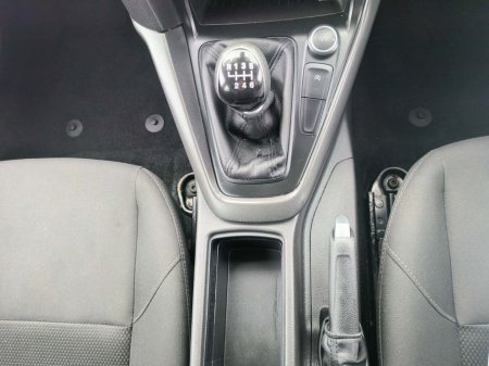 2016 Ford Focus - thumbnail 13