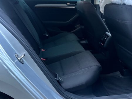 2019 Volkswagen Passat CL 2.0 TDI MANUAL 6SPEED FWD 150HP 4DR €17,900 thumbnail