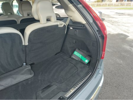 2023 Volvo XC90 T8 PHEV CORE AWD 5DR AUTO €67,950 thumbnail