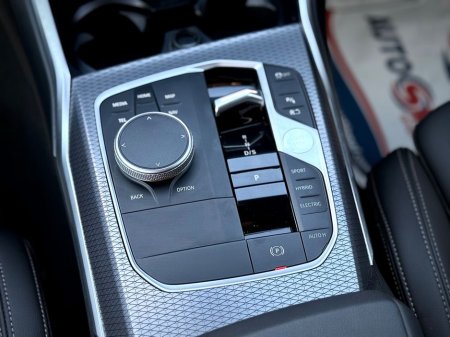 2025 BMW 3 Series - thumbnail 13