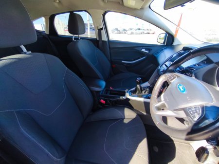 2015 Ford Focus - thumbnail 16