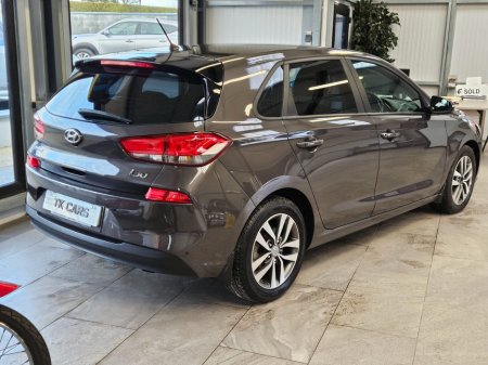 2017 Hyundai i30 1.0 T-GDI Deluxe Launch Edition €13,950 thumbnail
