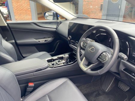2025 Lexus NX 450 h+ - thumbnail 9