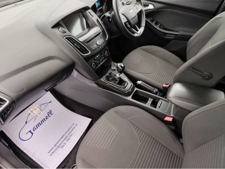 2017 Ford Focus - thumbnail 11