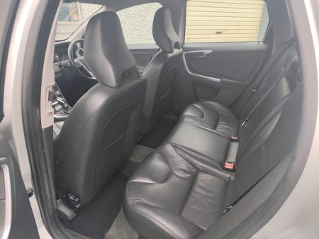 2016 Volvo XC60 D4 (190hp) FWD SE Geartronic €11,999 thumbnail