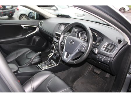 2016 Volvo V40 D2 MOMENTUM ED GT 5DR AUTOMATIC €13,300 thumbnail