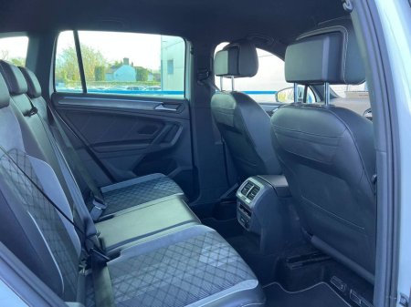 2023 Volkswagen Tiguan R-LINE 1.4 HYBRID // 20" R-LINE ALLOYS // PARKING SENSORS // APPLE CARPLAY/ANDROID AUTO €36,900 thumbnail