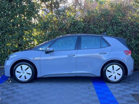 2023 Volkswagen ID.3 LIFE 58KWH // HEATED SEATS // ADAPTIVE CRUISE CONTROL // DIGITAL CLUSTER €20,950