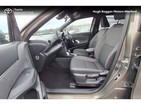 2023 Toyota Yaris Cross SPORT HYBRID, NICE LOW MILEAGE! €27,995 thumbnail