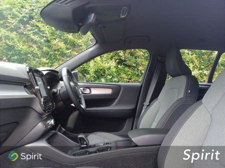 2022 Volvo XC40 - thumbnail 3