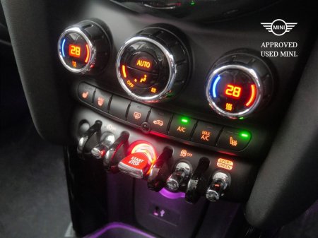 2024 MINI Hatch 3-Door Cooper Classic €29,900 thumbnail