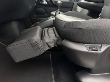 2017 Citroen Grand C4 Picasso GRAND 1.6 BLUE HDI 1 120 FLAIR 120BHP 5DR €13,800 thumbnail