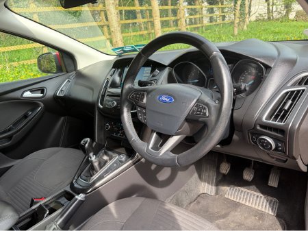 2018 Ford Focus - thumbnail 12