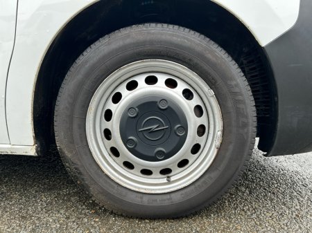 2020 Opel Vivaro L2H1 2.0 D 120PS DIESEL 5DR thumbnail