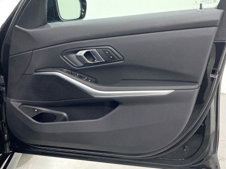 2025 BMW 3 Series - thumbnail 23