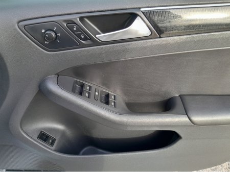 2015 Volkswagen Jetta - thumbnail 25