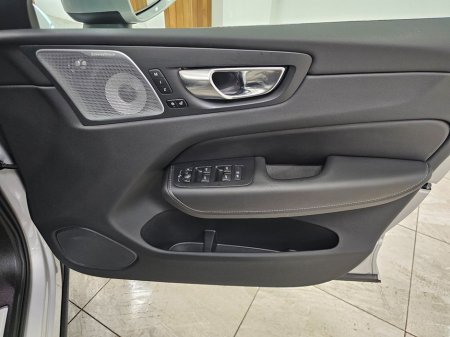 2025 Volvo XC60 - thumbnail 12
