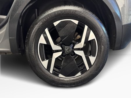 2025 Peugeot 2008 - thumbnail 5