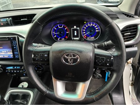 2020 Toyota Hilux - thumbnail 8