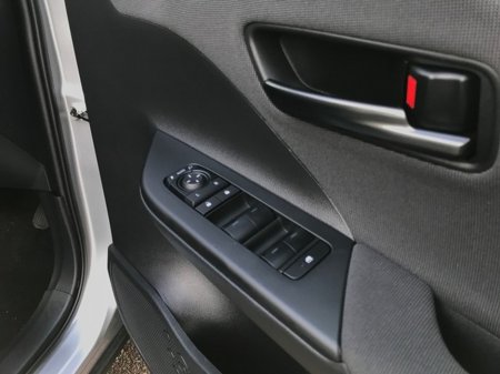 2025 Toyota C-HR - thumbnail 12