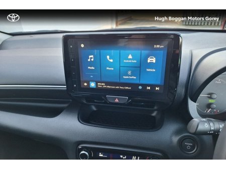 2025 Toyota Yaris YARIS HYBRID 1.5 LUNA thumbnail