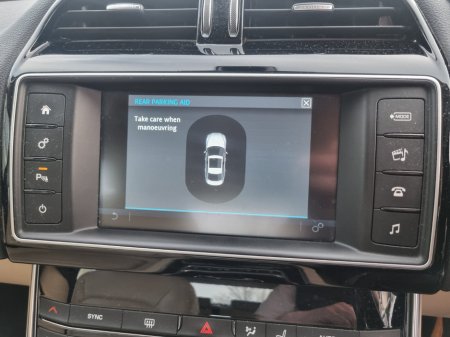 2016 Jaguar XE - thumbnail 9