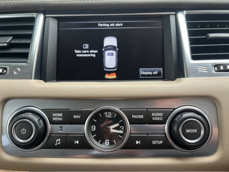 2013 Land Rover Range Rover 3.0 V6 DIESEL SE 4DR AUTO €15,999 thumbnail