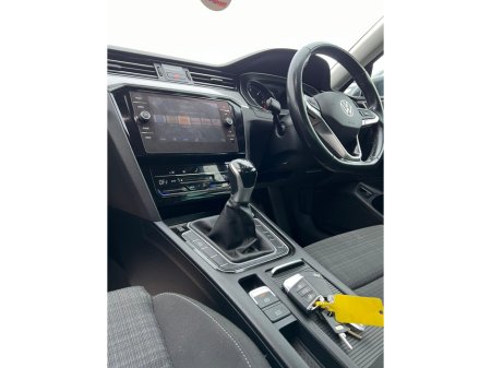 2021 Volkswagen Passat 2.0 TDI 150HP Business €18,950 thumbnail