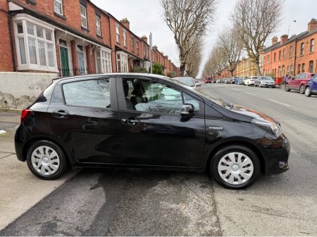 2017 Toyota Yaris - thumbnail 4