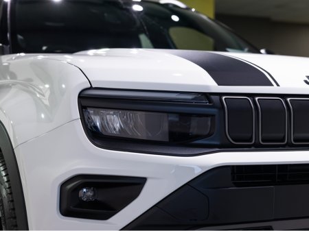 2026 Jeep Avenger 4XE Upland €39,995 thumbnail