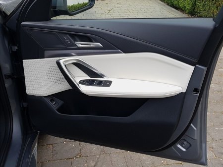 2025 BMW iX2 - thumbnail 21