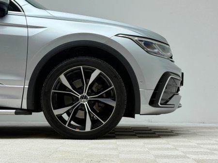 2023 Volkswagen Tiguan R-LINE 1.4 TSI PHEV DSG €37,990 thumbnail