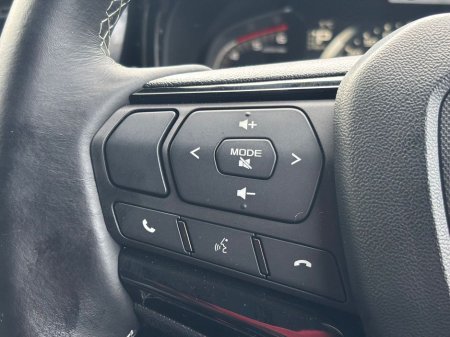 2025 Isuzu D-MAX V-CROSS AUTO DCB €49,789 thumbnail