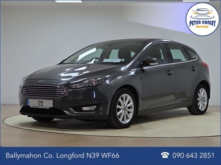 2017 Ford Focus - thumbnail 3