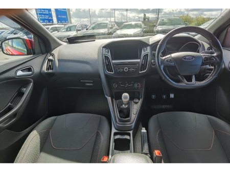 2017 Ford Focus - thumbnail 14