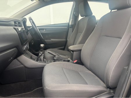 2018 Toyota Corolla - thumbnail 17