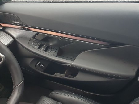 2025 BMW 5 Series - thumbnail 23