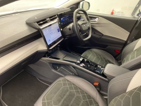 2025 Ford Puma - thumbnail 2