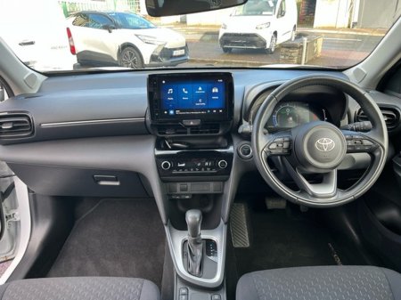 2025 Toyota Yaris Cross FRESH SELECTION OF TRADE-INS YARIS CROSS LUNA €30,000 thumbnail