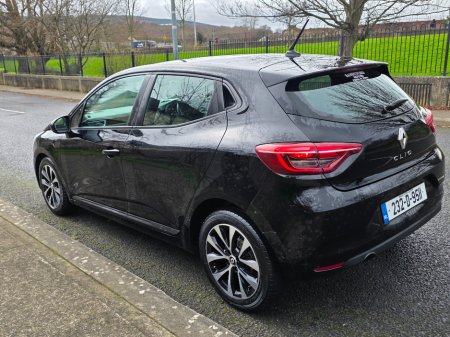 2023 Renault Clio Equilibre TCE 90 CVT Dfull MY2 €18,950 thumbnail