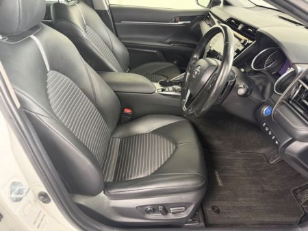 2020 Toyota Camry - thumbnail 8