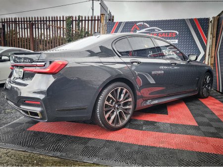 2021 BMW 7 Series M745e plug-in hybrid €49,950 thumbnail