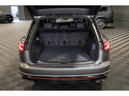 2025 Volkswagen Touareg - thumbnail 13