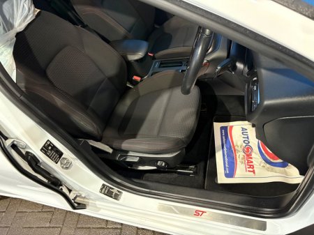 2019 Ford Focus - thumbnail 6