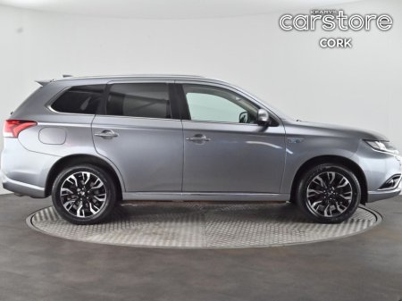 2017 Mitsubishi Outlander PHEV 2.0L MIVEC 4WD 5-Seater Instyle €16,880 thumbnail